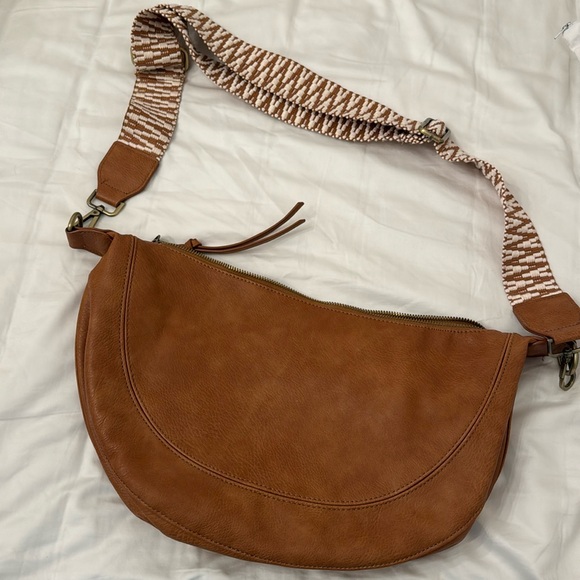 Anthropologie Handbags - Anthropologie crossbody bad